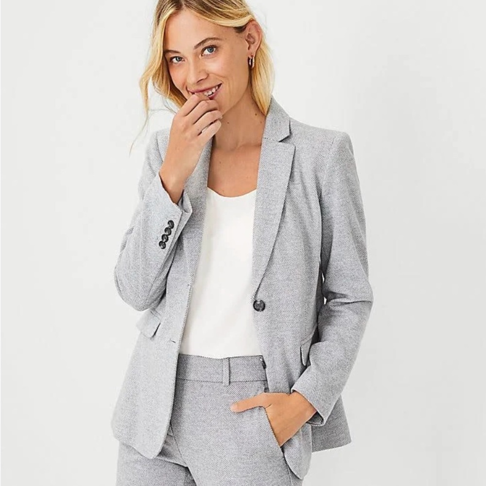 Ann Taylor The Two Button Blazer in Herringbone in Size 18